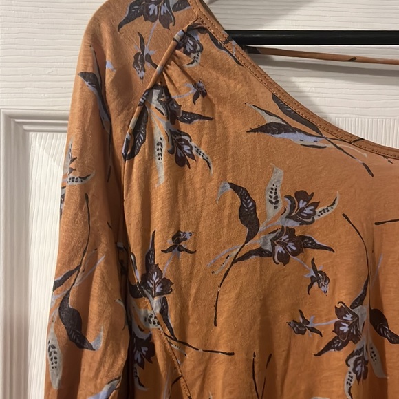 Free People Elsa Modal Blend Floral Top gold tone size small - Picture 7 of 8
